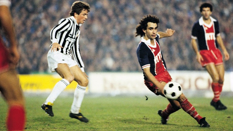 Carlos Bianchi và Dominique Rocheteau là những tiền đại PSG đầu tiên gây đượuc ấn tượng Carlos Bianchi và Dominique Rocheteau là những tiền đại PSG đầu tiên gây đượuc ấn tượng