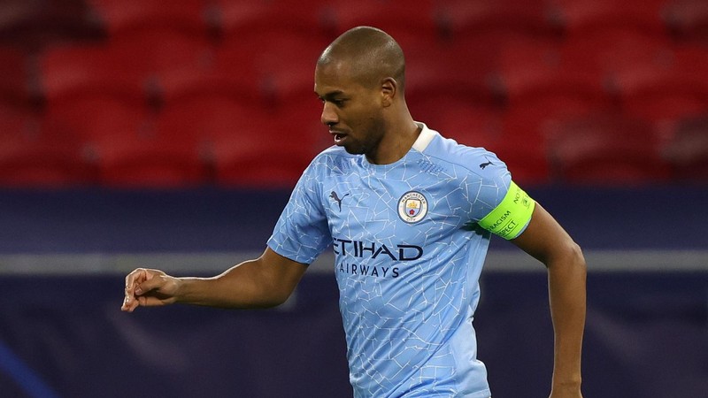 Fernandinho cũng có khoảng thời gian khoác áo Man City rất ấn tượng Fernandinho cũng có khoảng thời gian khoác áo Man City rất ấn tượng