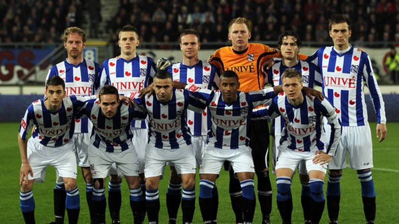 Câu lạc bộ bóng đá Heerenveen là một đội bóng lâu đời tại Hà Lan Câu lạc bộ bóng đá Heerenveen là một đội bóng lâu đời tại Hà Lan