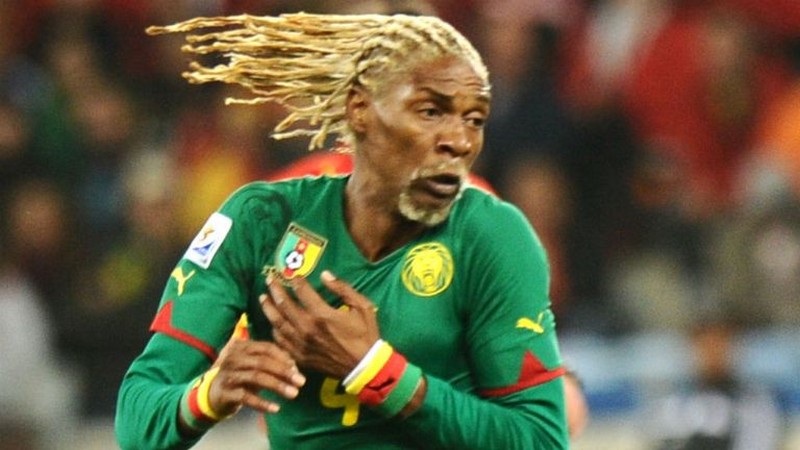 Rigobert Song hiện vẫn đang cống hiến cho đội tuyển Cameroon với vái trò huấn luyện viên Rigobert Song hiện vẫn đang cống hiến cho đội tuyển Cameroon với vái trò huấn luyện viên