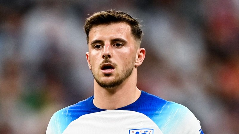 Mason Mount cũng hút hồn rất nhiều fan nữ với vẻ ngoài của mình Mason Mount cũng hút hồn rất nhiều fan nữ với vẻ ngoài của mình