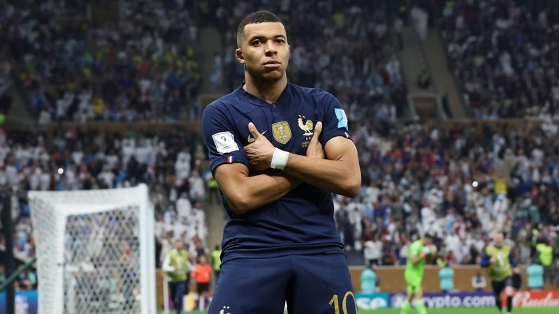 Mbappe cũng có nét nam tính đặc biệt Mbappe cũng có nét nam tính đặc biệt